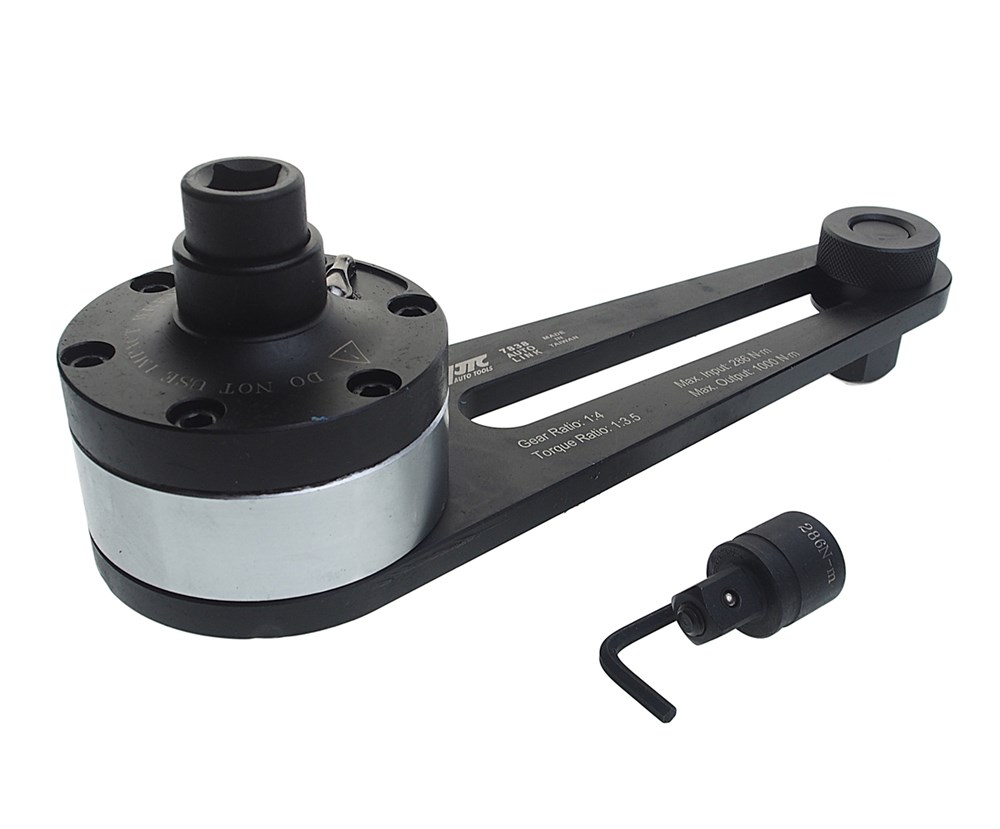 JTC-7838 - Мультипликатор 1/2&quot;F x 3/4&quot;M для усиления крутящего момента до 1000Нм JTC - Прецизионное устройство для достижения высоких крутящих моментов, кратно передаточному отношению.
Предназначен для ручной работы с резьбовыми соединениями.

Технические