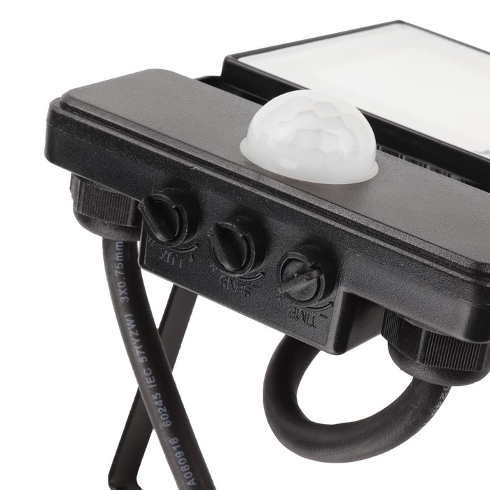 700-nw Прожектор светод, PROFI 230В 20Вт 6500К 2000Лм IP65 с датч движ черн, гарантия 5 лет 53420 8 — изображение 7