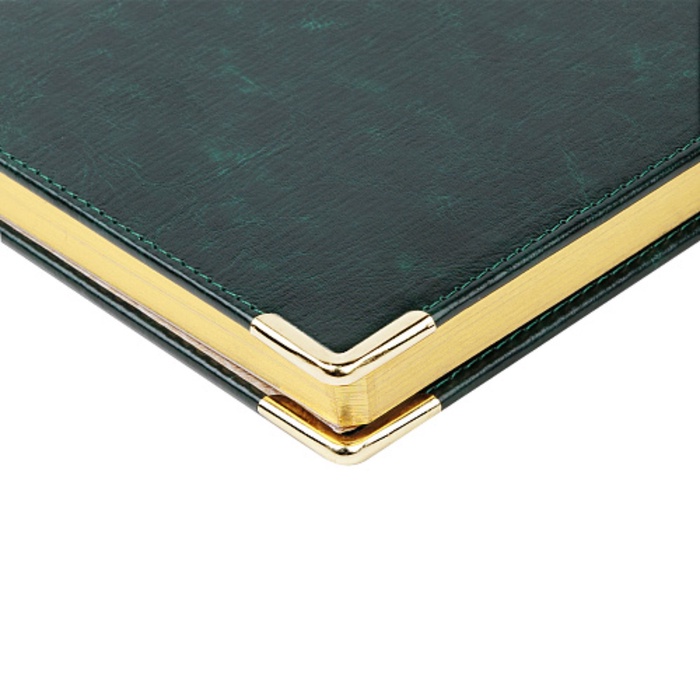 ezhednevnik-nedatirovannyj-a5-136-listov-sidney-nebraska-tverdaja-oblozhka-iz-iskusstvennoj-kozhi-s-metallicheskimi-ugolkami-ljasse-blok-70-gm2-zeljonyj-10845971-3 Ежедневник недатированный А5, 136 листов SIDNEY NEBRASKA, твердая обложка из искусственной кожи, с металлическими уголками, ляссе, блок 70 г/м2, зелёный — изображение 4