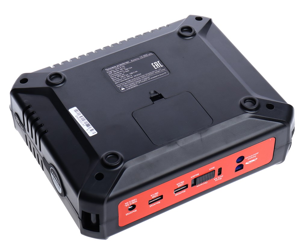 gte-p150-3 GTE-P150 - Устройство пусковое 5-19V 450А 12000мА/ч (power bank) с компрессором GTE - 
Емкость: 12000мАч USB 5В/2А, 5В/1А
Прикуриватель: 16В/10А
Компрессор: 10 Бар
Вход: 5В/2.4А
Выход: 16В/3.5А, 19В/3.5А
Пусковой ток: 450 А
Особенности:
Датч — изображение 4