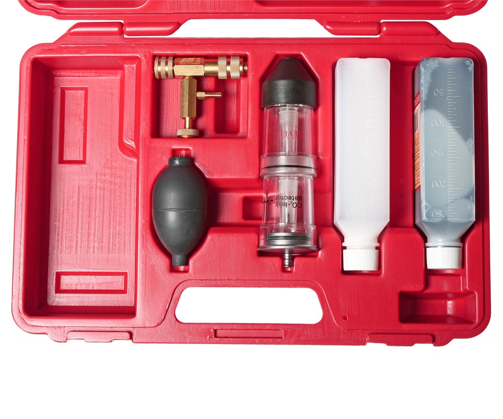 jtc-1236-1 JTC-1236 - Набор для тестирования утечек в кейсе JTC - Комплектация
Специальная двухкамерная колба-тестер;
Жидкость для тестера утечек 250 мл. (JTC-1236L);
Резервная бутылочка для жидкости 250 мл;
Переходник с быстросъемным соединителем;
Резиновая — изображение 2