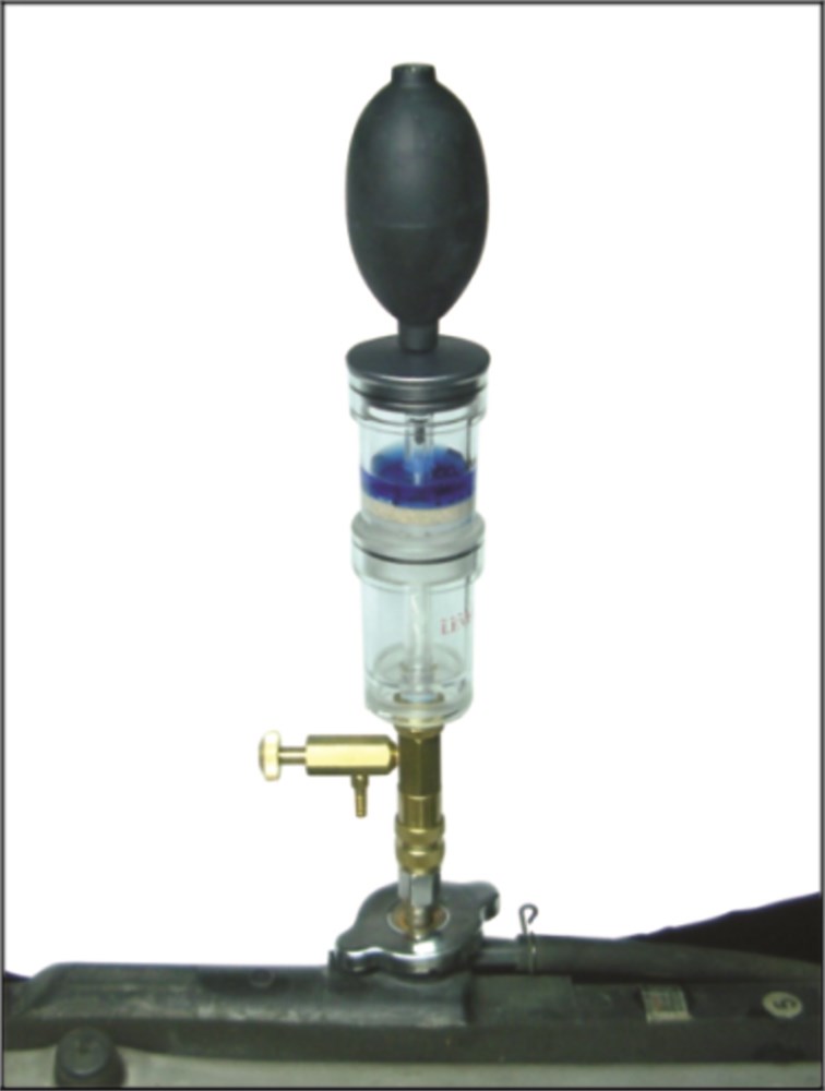 jtc-1236-3 JTC-1236 - Набор для тестирования утечек в кейсе JTC - Комплектация
Специальная двухкамерная колба-тестер;
Жидкость для тестера утечек 250 мл. (JTC-1236L);
Резервная бутылочка для жидкости 250 мл;
Переходник с быстросъемным соединителем;
Резиновая — изображение 4