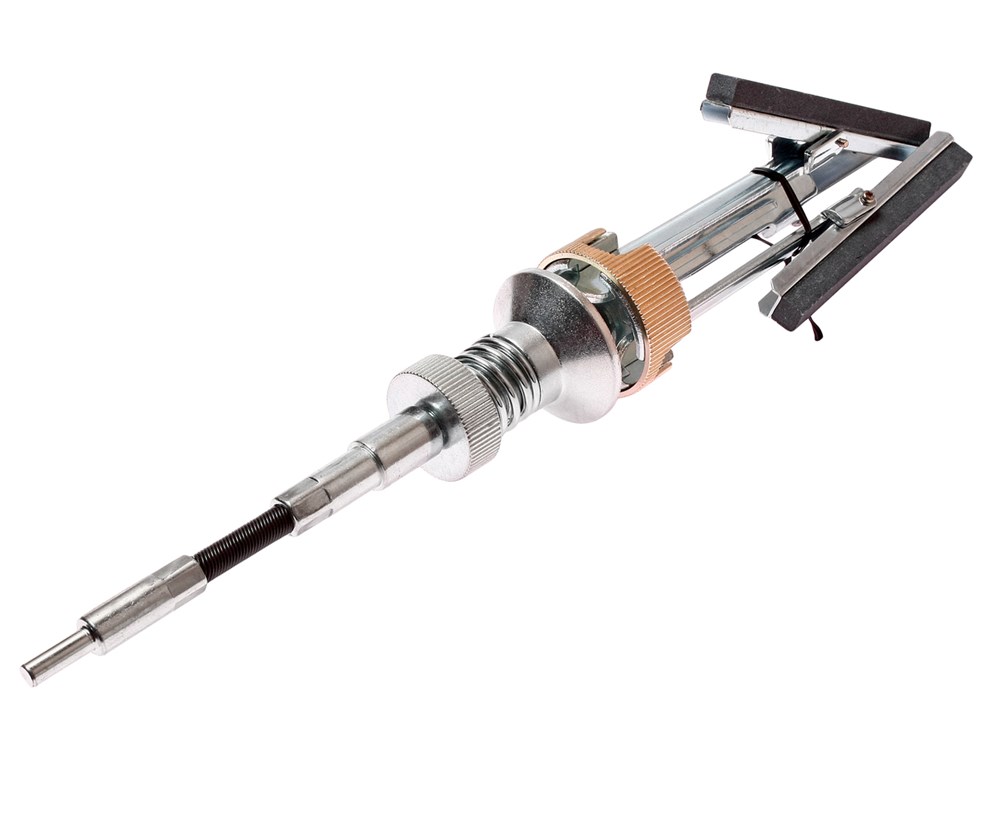 jtc-1423-1 JTC-1423 - Хон для обработки цилиндров с тремя камнями P220, диапазон 51-178мм с тремя камнями 28.5x5x3мм JTC - 
Диапазон: 2"~7" (51~178 мм.)
Размер камня: 100х10х8 (3 шт.)
Зернистость #220.
Воротник предотвращает поломку камня.
Количество — изображение 2