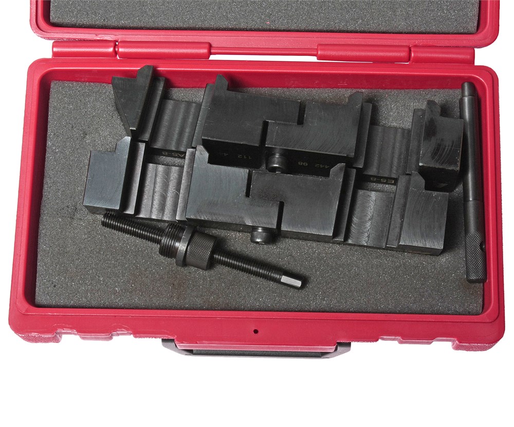 jtc-1808-1 JTC-1808 - Фиксатор распредвала (BMW М60,М62) JTC - 
  В комплект входят: фиксатор распредвала (состоящий из двух частей - для впускного и выпускного вала) и фиксирующий штифт.
  Предназначен для проведения ремонтных работ над распредвалом легковых авто — изображение 2