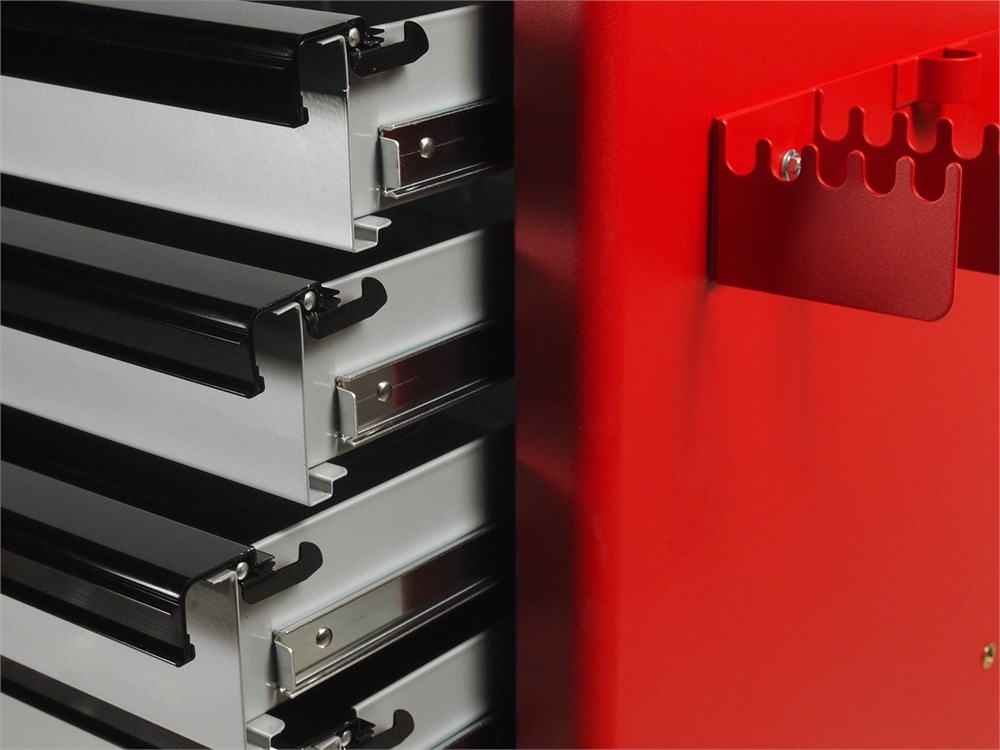 jtc-3931-3 JTC-3931 - Тележка инструментальная 7 секций 687х459х1000мм JTC -  
  7 секций: пять плоских (580х377х59 мм) и два глубоких (580x377x138 мм) выдвижных ящика обеспечивают возможность размещения большого количества рабочего инструмента. 
  Все ящики снабж — изображение 4