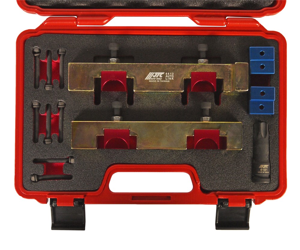 jtc-4413-1 JTC-4413 - Набор приспособлений для фиксации распредвала (MERCEDES M274) JTC - 
Набор специально разработан для фиксации распредвала MERCEDES (Мерседес) в ВМТ.
Применение: 1.6L, двигатель V4, А и В класс.
Двигатели: только новые М270, М133, М274.
 Ори — изображение 2