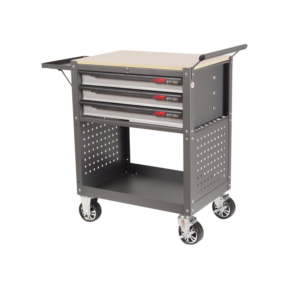 jtc-5516-1 JTC-5516 - Тележка инструментальная 3 секции серая с открытым отсеком JTC - 
Размеры ящика: 568x398x75 мм.
Компактная ручка способствует удобному перемещению во время работы.
Рабочая поверхность выполнена из МДФ, толщиной в 16 мм.
Роликовые направляющ — изображение 2