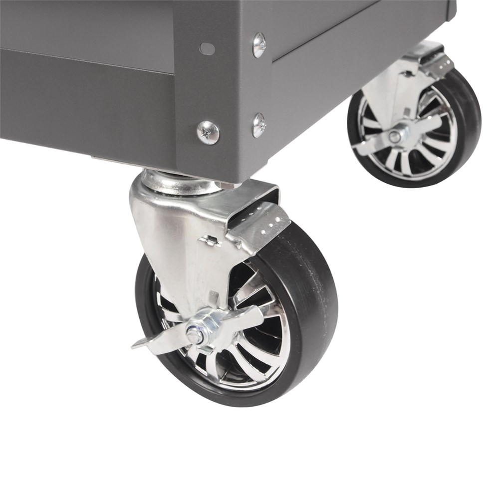 jtc-5516-2 JTC-5516 - Тележка инструментальная 3 секции серая с открытым отсеком JTC - 
Размеры ящика: 568x398x75 мм.
Компактная ручка способствует удобному перемещению во время работы.
Рабочая поверхность выполнена из МДФ, толщиной в 16 мм.
Роликовые направляющ — изображение 3