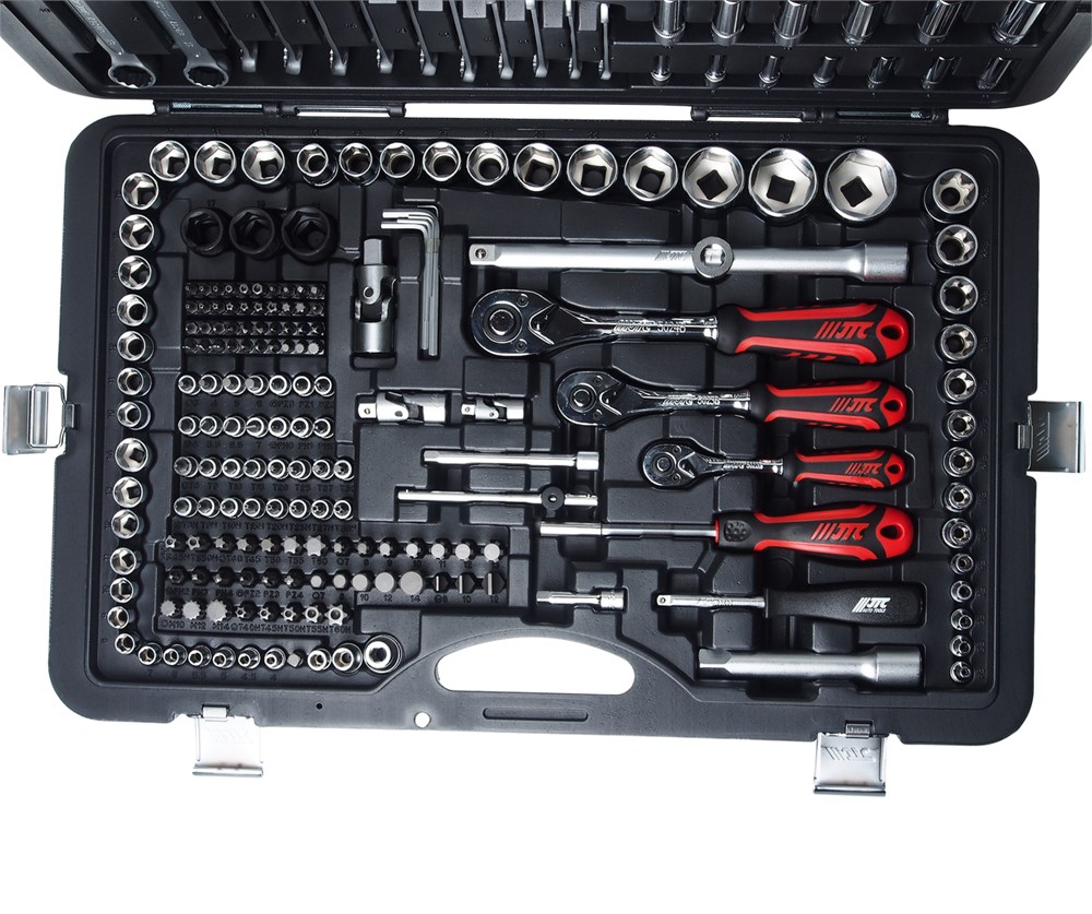 jtc-h216c-b72-1 JTC-H216C-B72 - Набор инструментов 216 предметов слесарно-монтажный 1/4",3/8",1/2" 6-ти гранных в кейсе JTC - Комплектация:
1/4"
6-гранные головки (13 предметов): 4, 4.5, 5, 5.5, 6, 7, 8, 9, 10, 11, 12, 13, 14 мм
6-гранные глубокие головки (7 пре — изображение 2