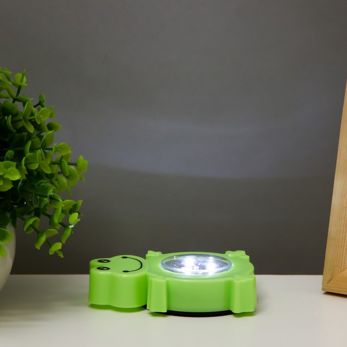 nochnik-pushlajt-ampquotljagushkaampquot-3hled-3aaa-zelenyj-7h2h9sm-risalux-9430797-4 Ночник-пушлайт "Лягушка" 3хLED 3ААА зеленый 7х2х9см RISALUX — изображение 5