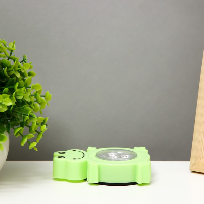 nochnik-pushlajt-ampquotljagushkaampquot-3hled-3aaa-zelenyj-7h2h9sm-risalux-9430797-5 Ночник-пушлайт "Лягушка" 3хLED 3ААА зеленый 7х2х9см RISALUX — изображение 6